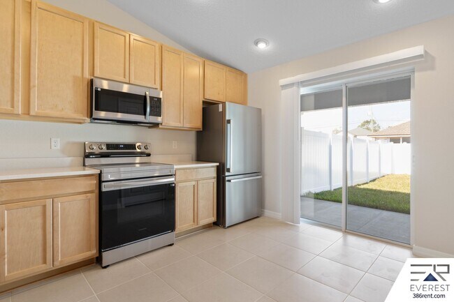 Building Photo - FULLY FENCED, LIKE NEW 3/2/1 TOWNHOUSE ON A CUL DE SAC IN BEAUTIFUL SEMINOLE WOODS
