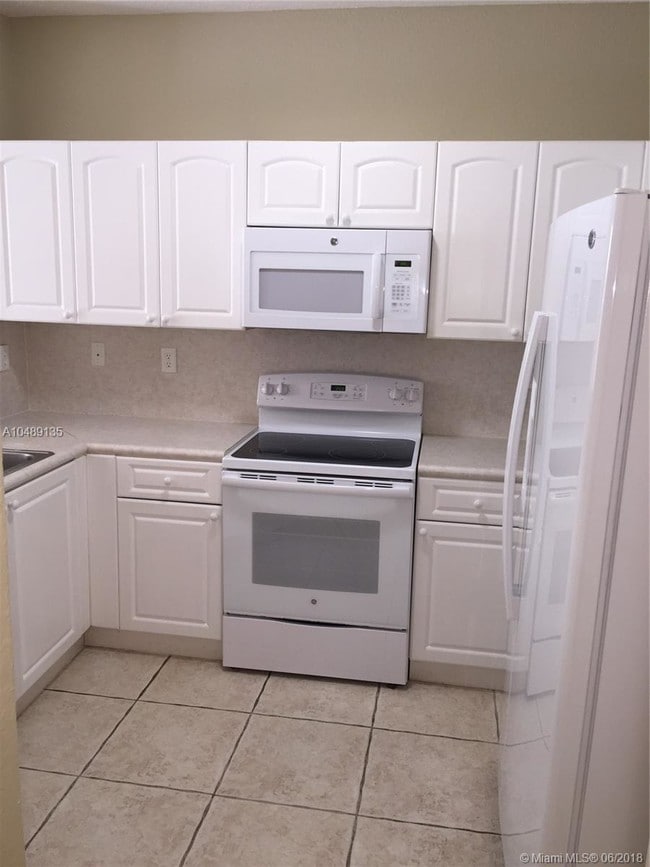 Building Photo - 14911 SW 23rd Ln