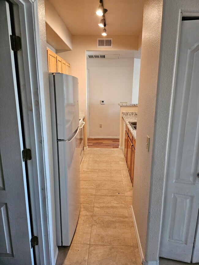 Building Photo - 2929 W Yorkshire Dr