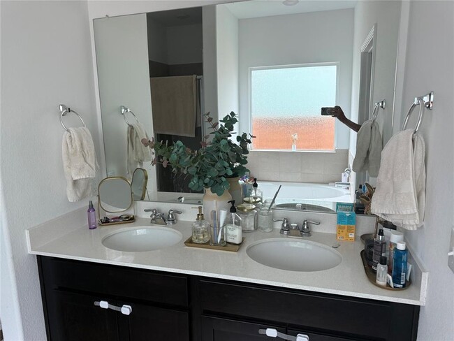 Building Photo - 380 Mendoza