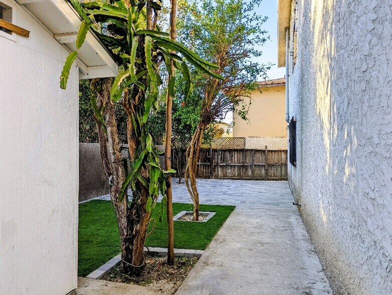 Building Photo - 927 Freeman Ave