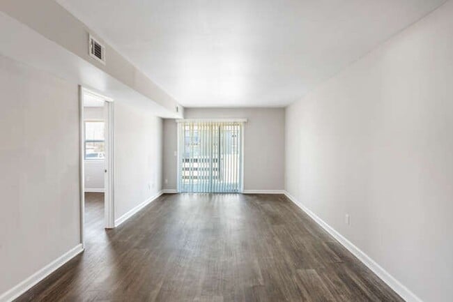 Interior Photo - Forsythe Flatts