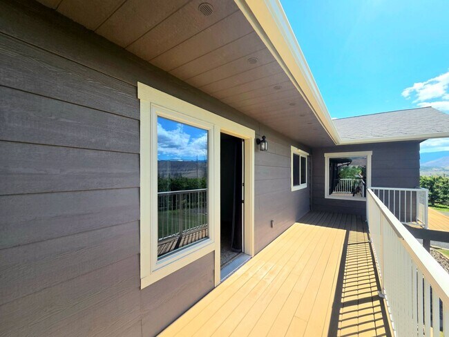 Building Photo - Massive House for Rent on a Cherry Orchard! Rental Options as a 4-bed or as two 2-beds!