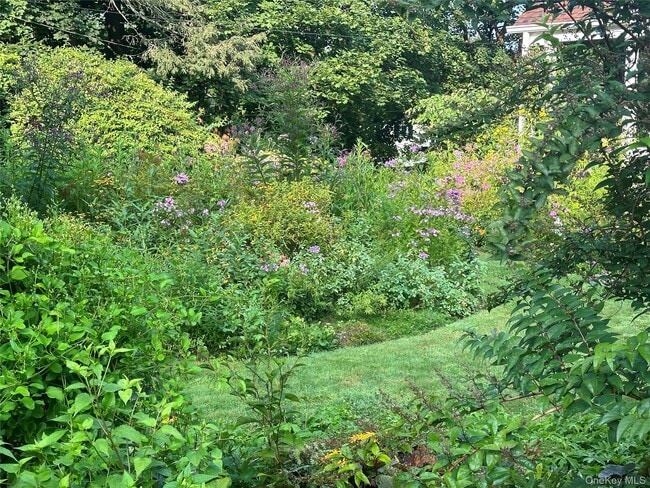 Building Photo - 8 Sunset Dr