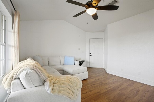Building Photo - Updated Condo With Marsh Views Near Jax Beach