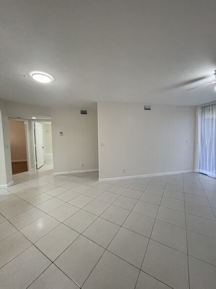 Building Photo - 5661 Riverside Dr