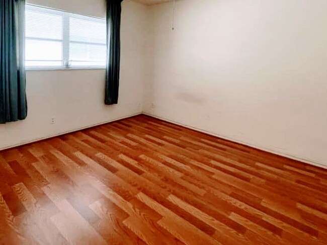 Building Photo - 1300 N 17th Ave