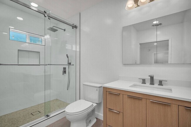 Building Photo - Stunning remodeled home in Silverlake!!