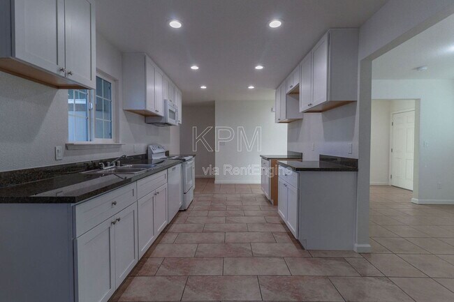 Building Photo - 7102 Richland Way