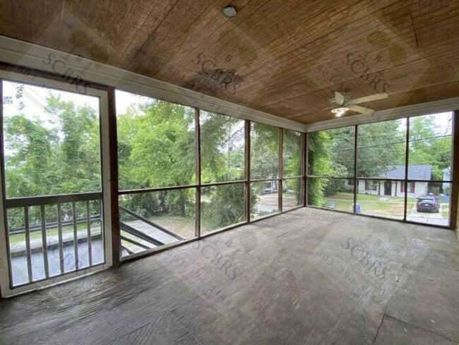 Building Photo - Spacious 6 Bedroom, 3 Bathroom Home Near U...