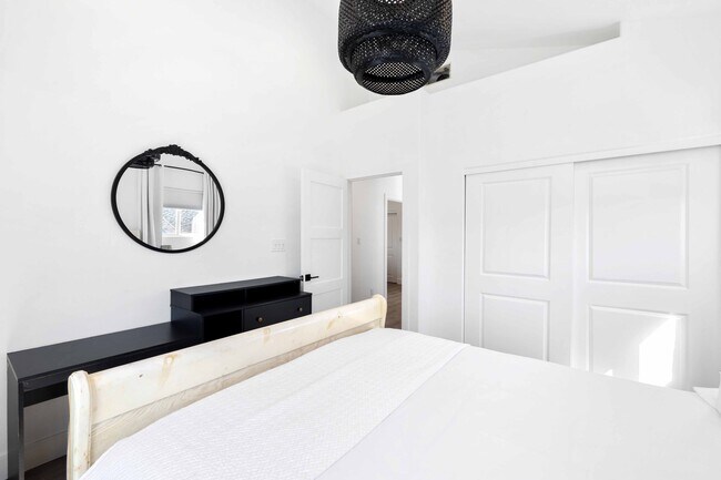 Building Photo - 2113 Harriman Ln