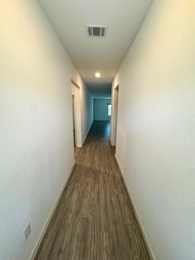 Building Photo - Modern Comfort & Style in This 2022-Built ...