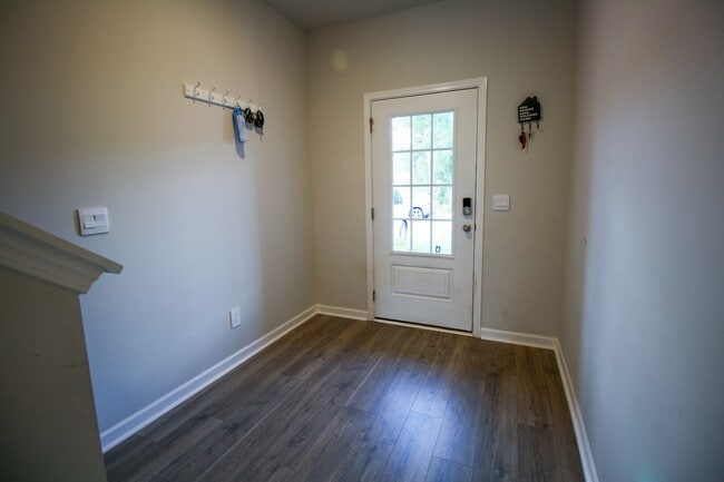 Building Photo - 220 Dale Mires Ln