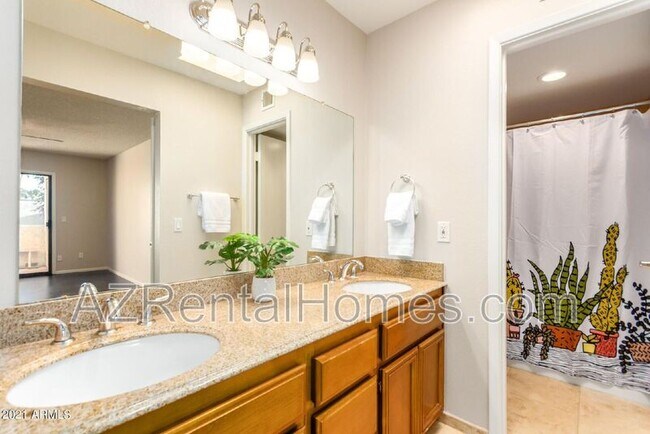 Building Photo - 746 E Morningside Dr