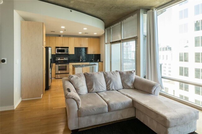 Building Photo - 943 Peachtree St NE