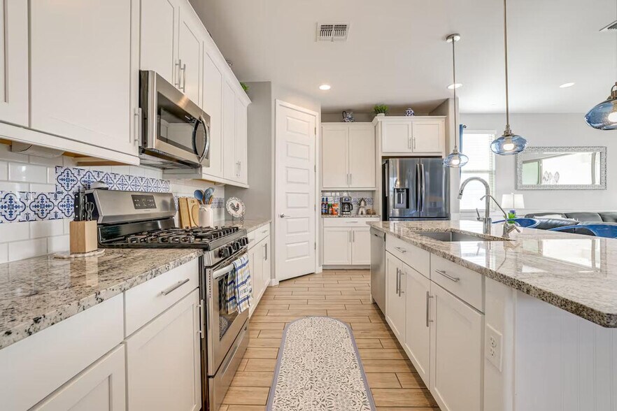 Building Photo - 417 E Emerald Dr