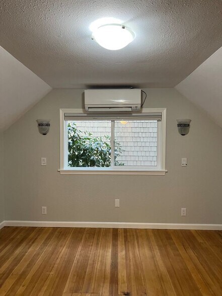 Building Photo - 4614 NE 97th St