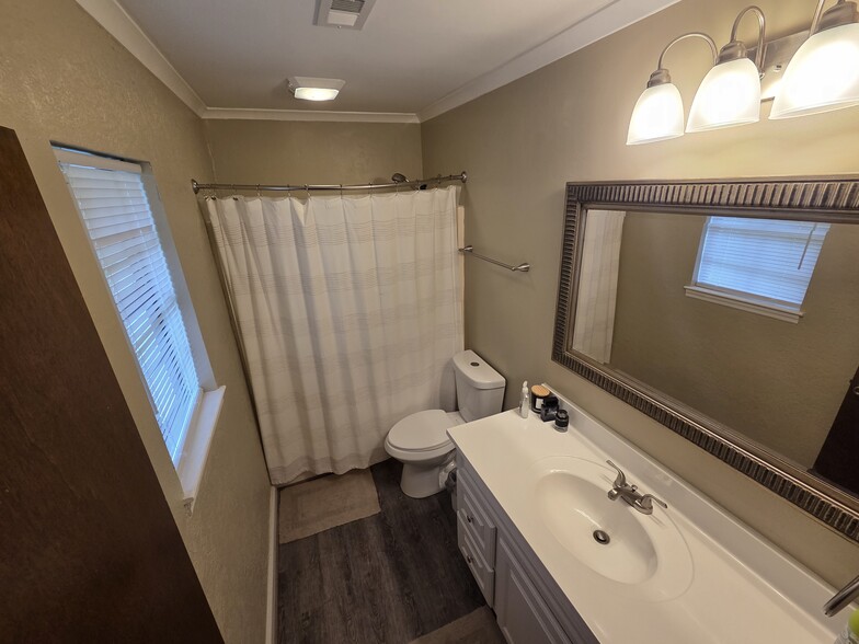 Building Photo - 128 Bluegrass Dr