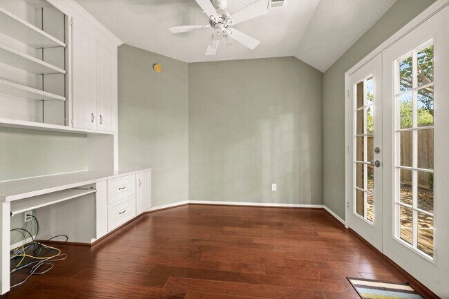 Building Photo - 10218 Garden Crossing Ln