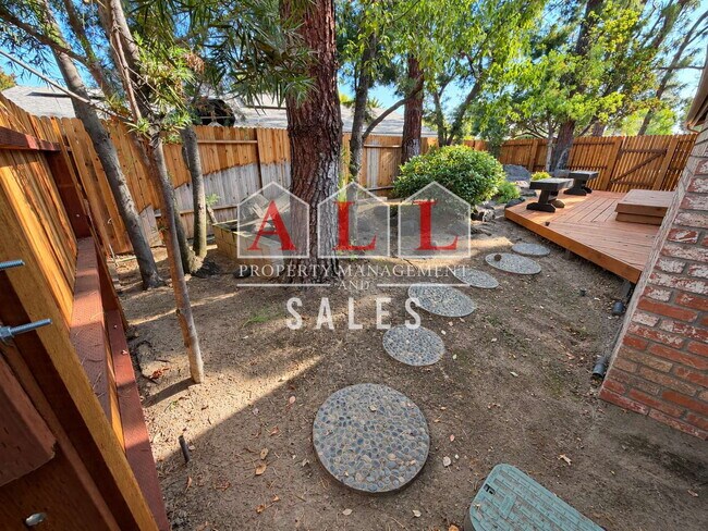 Building Photo - 4 Bedroom • 2.5 Bathroom Home