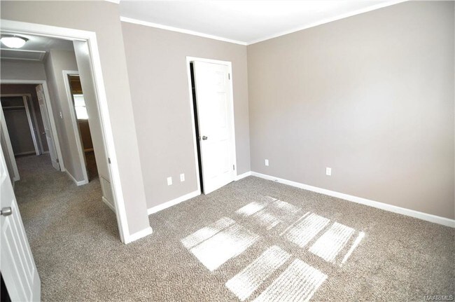 Building Photo - 334 Dee Dr