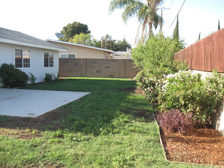 Building Photo - 8440 Hanna Ave