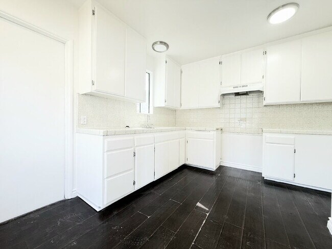 Building Photo - 4810 Cahuenga Blvd