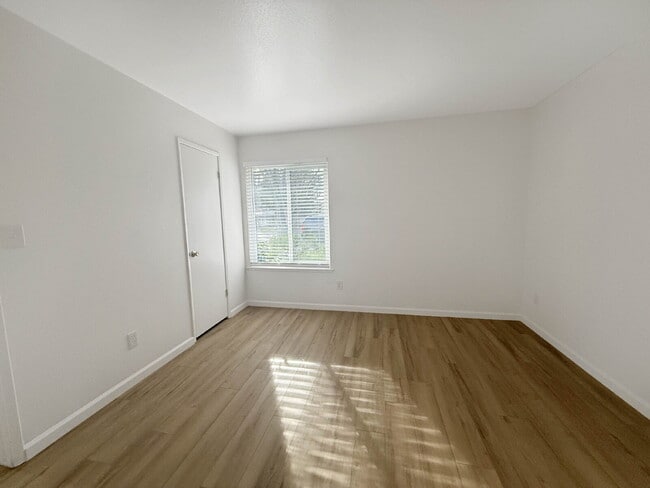 Building Photo - 3251 Mill Springs Dr