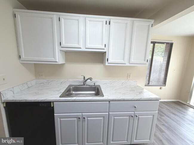 Building Photo - 18131 Chalet Dr