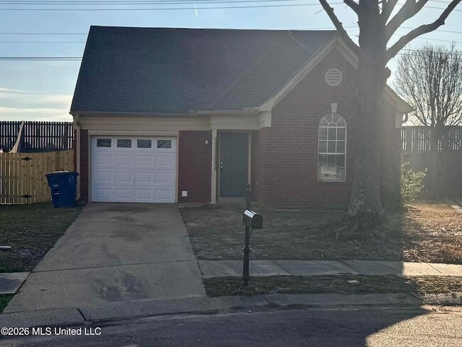 Building Photo - 8170 Clubview Dr