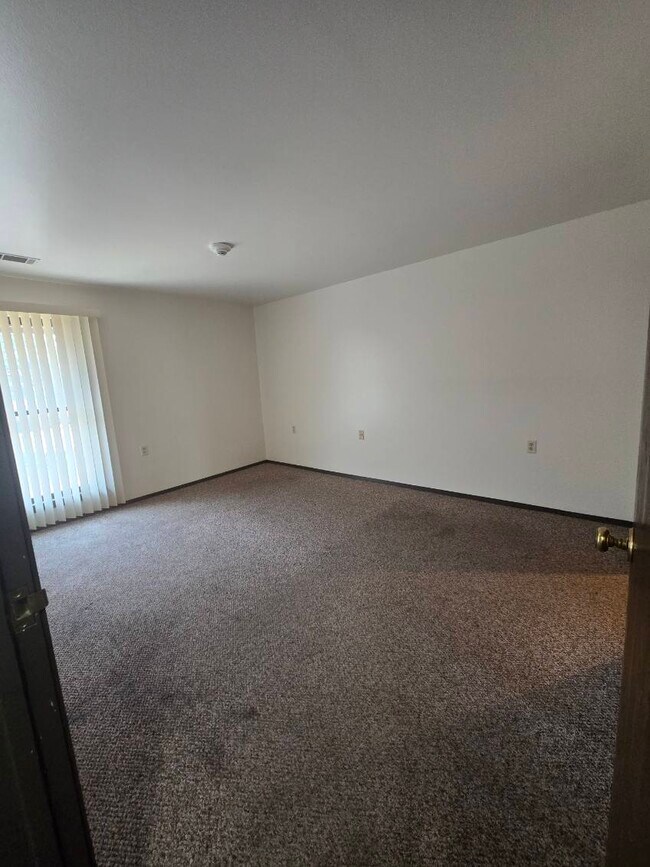 Building Photo - 9020 N Park Plaza Ct
