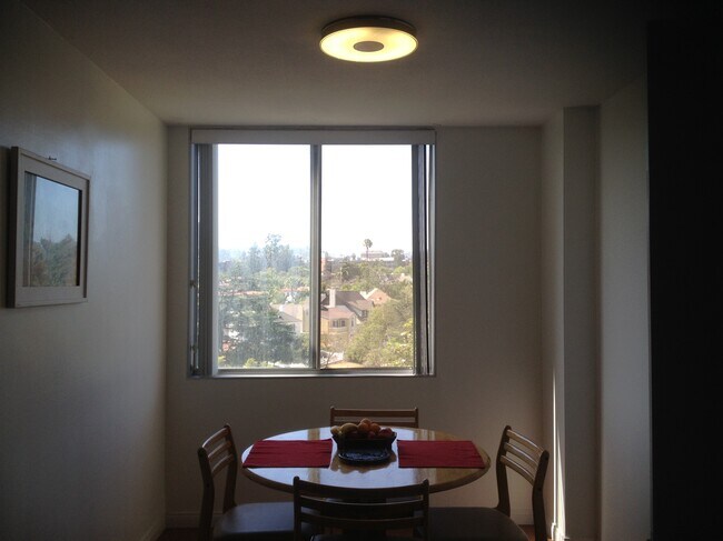Dinning Room - 10747 Wilshire Blvd