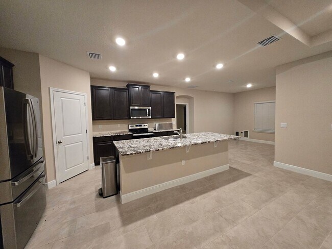 Building Photo - Welcome to the beautiful Finley Woods comm...