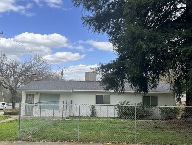 Building Photo - Conveniently Located Home with Attached Studio!