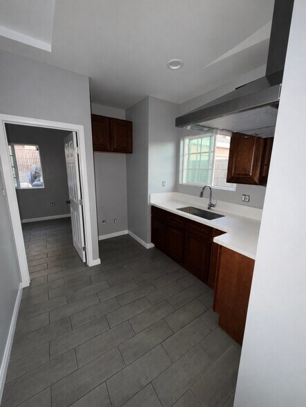 Building Photo - 12310 Thorson Ave