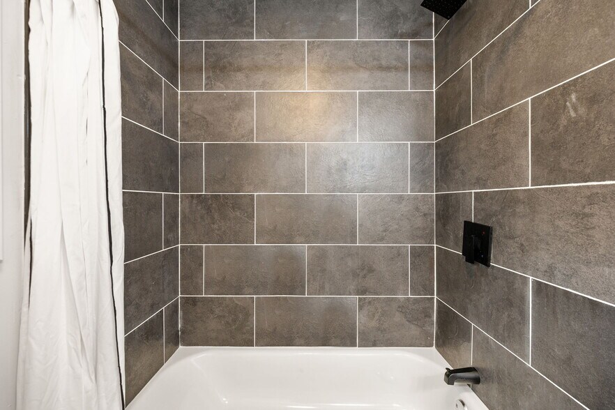 Building Photo - 709 SW 7 St