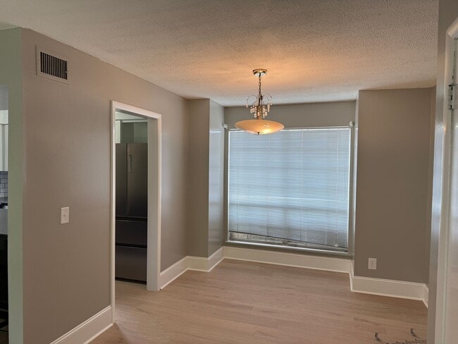 Building Photo - Forest Acres