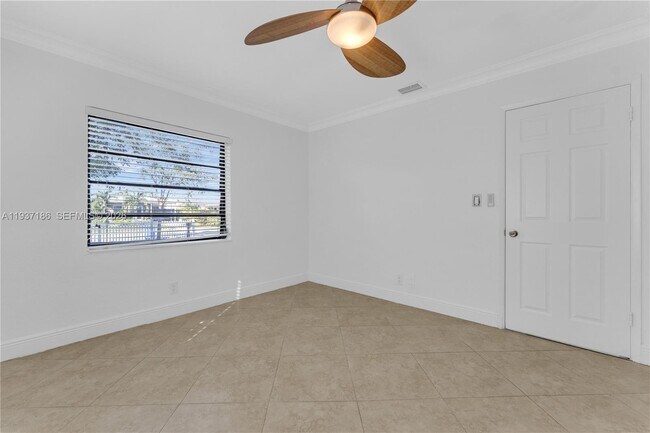 Building Photo - 5208 NE 5th Ave