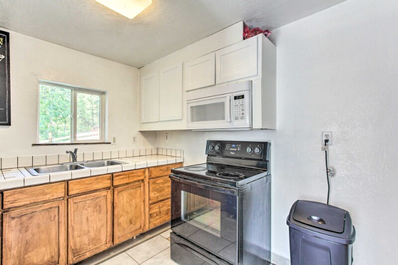 Building Photo - 37462 Row River Rd