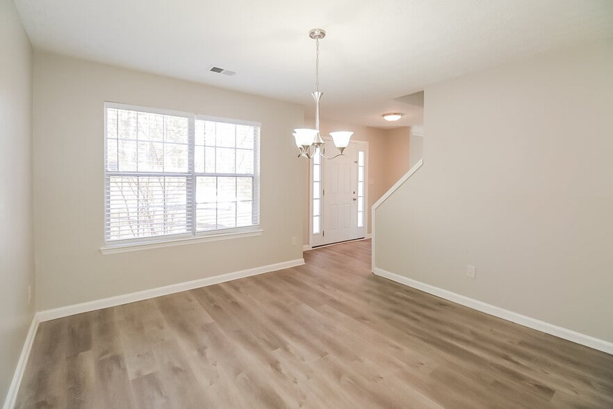 Building Photo - 3453 Columbia Pkwy