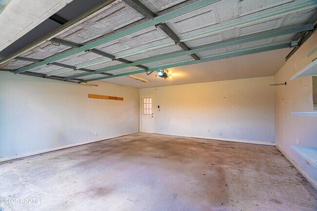 Building Photo - 213 Longleaf Dr