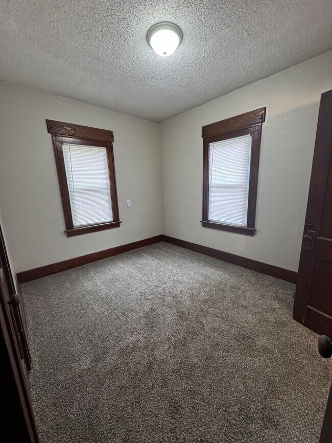 Building Photo - "Charming 2-Bedroom Haven in Wichita with ...