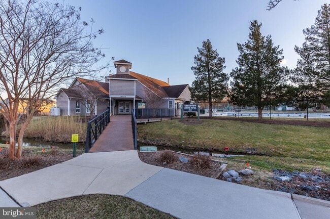 Building Photo - 6547 Clubhouse Dr