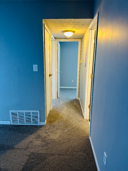 Building Photo - 1392 Summit St