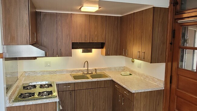 Building Photo - 5228 W Hutchinson St