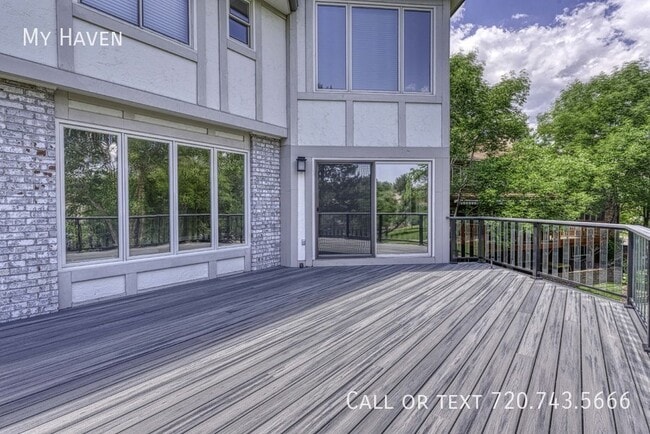 Building Photo - Stunning Heritage West home with all the b...