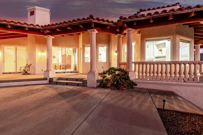 Catalina Foothills 4 bedroom 4 bath Home located in prestigious Canyon Ridge. 270-degree VIEWS! - 4667 N Rocky Crest Plz