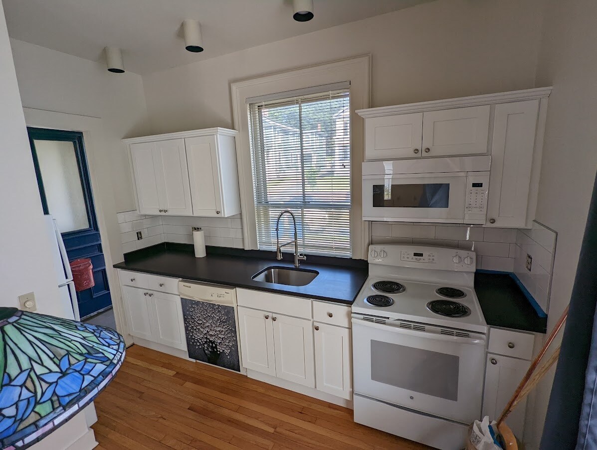 Building Photo - 642 Quinnipiac Ave