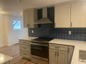 Building Photo - 809 S Black Ave