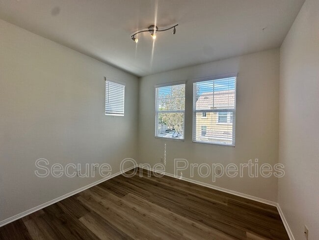 Building Photo - 3003 Shenandoah Dr